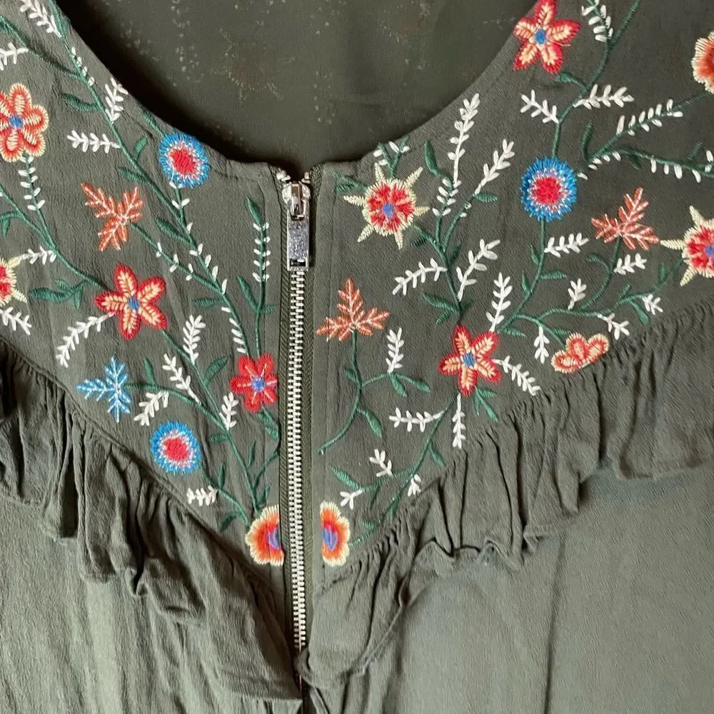 UMGEE Ruffled Zipper Front Jacket with Floral Embroidered Detail Medium - Picture 9 of 16